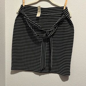 New black and white loft skirt